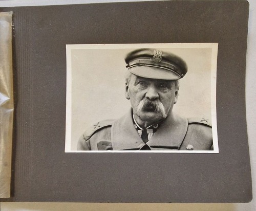 [Fotografia 1] Marszałek Józef Piłsudski w płaszczu [zapewne z defilady 11.11.1934]
