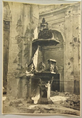 [Warszawa] Ruiny kościoła Wszystkich Świętych – ambona, [ok. 1945-51?]